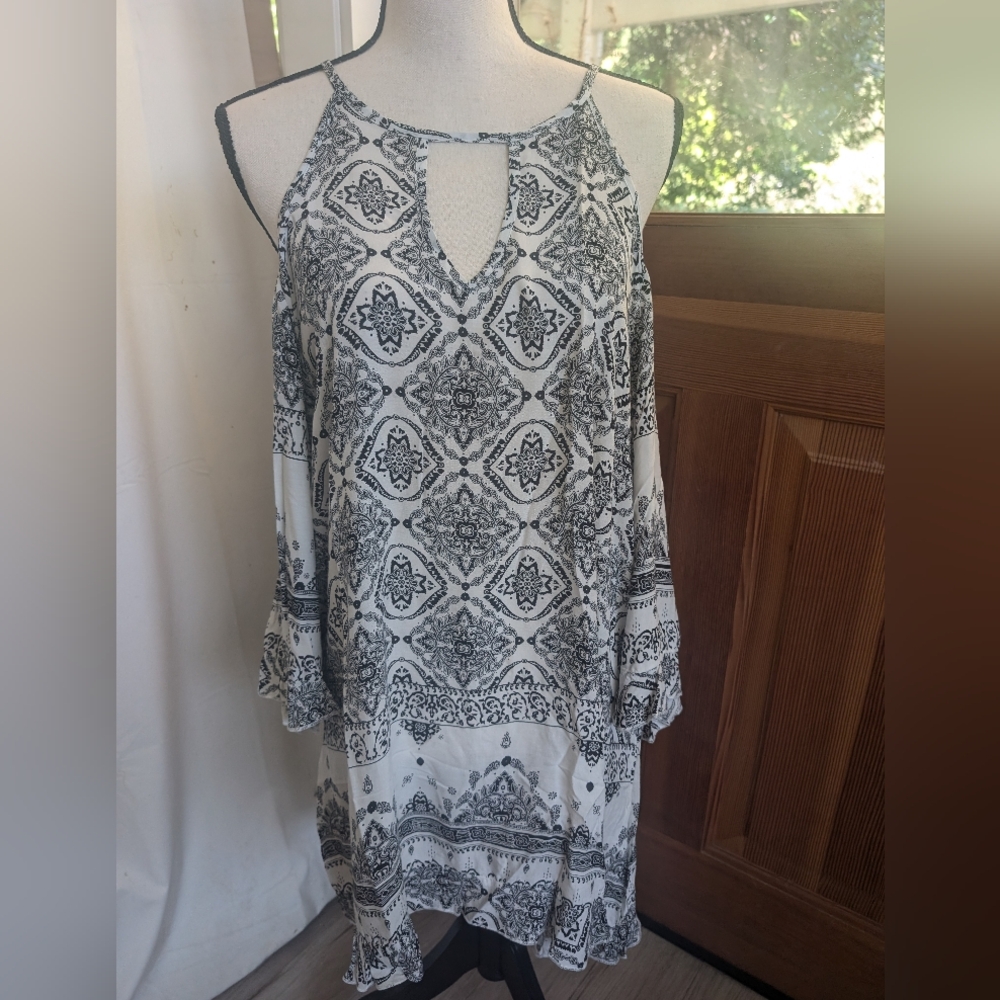 Suzanne Betro Black and White Patterned Blouse